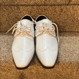 After Six White Oxfords with Textured Leather and Elegant Design